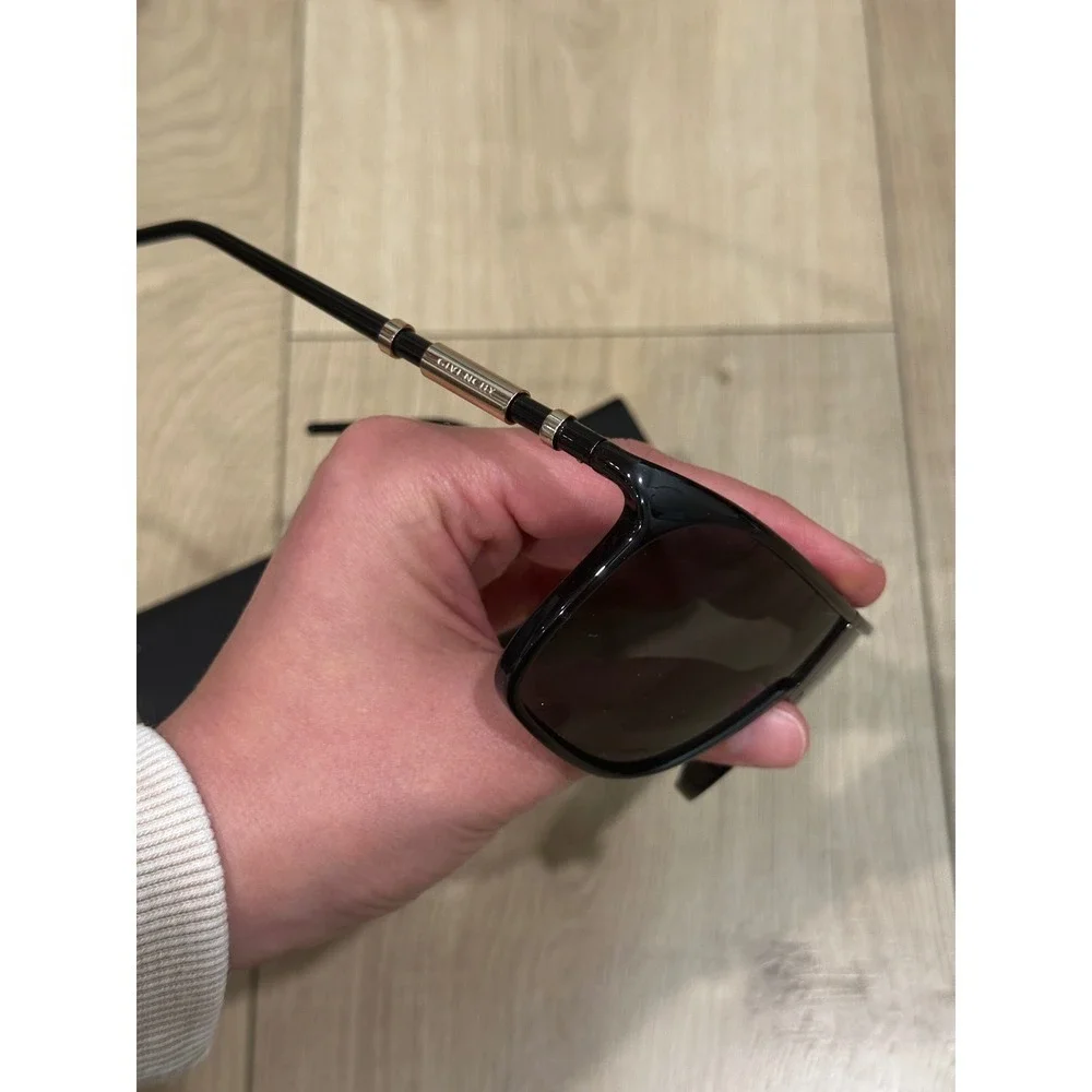 Givenchy sgv772 unisex